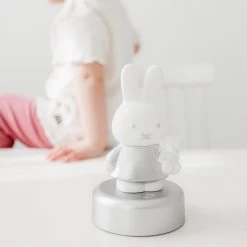 Bambolino Toys Nijntje 3D Zilver Nachtlampje 33197 -Winkel Voor Babyproducten 33197 9 mf rd bt night light silver ambiance 02 3