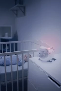 Badabulle Schaapje Lulu Muzikaal Projectie Nachtlampje B015007 -Winkel Voor Babyproducten sfeerfoto schaapje