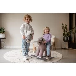 Tryco Milo Bruin Stokpaard Met Geluid TR-120114 -Winkel Voor Babyproducten tryco milo stokpaard met geluid tr sfeer2 2